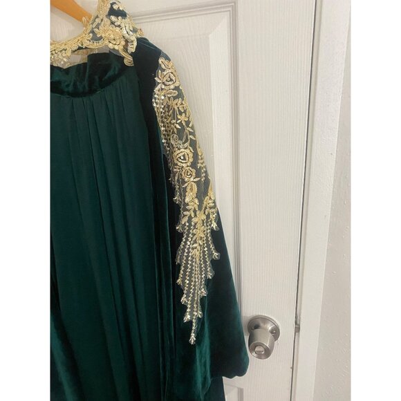 Unbranded Unisex Emerald Green Velvet Sequin Embroidered Cosplay Cape - OS - Picture 3 of 9